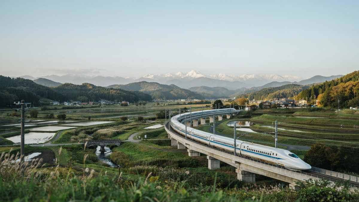 Japan&rsquo;s shinkansen brings premium rail travel forward