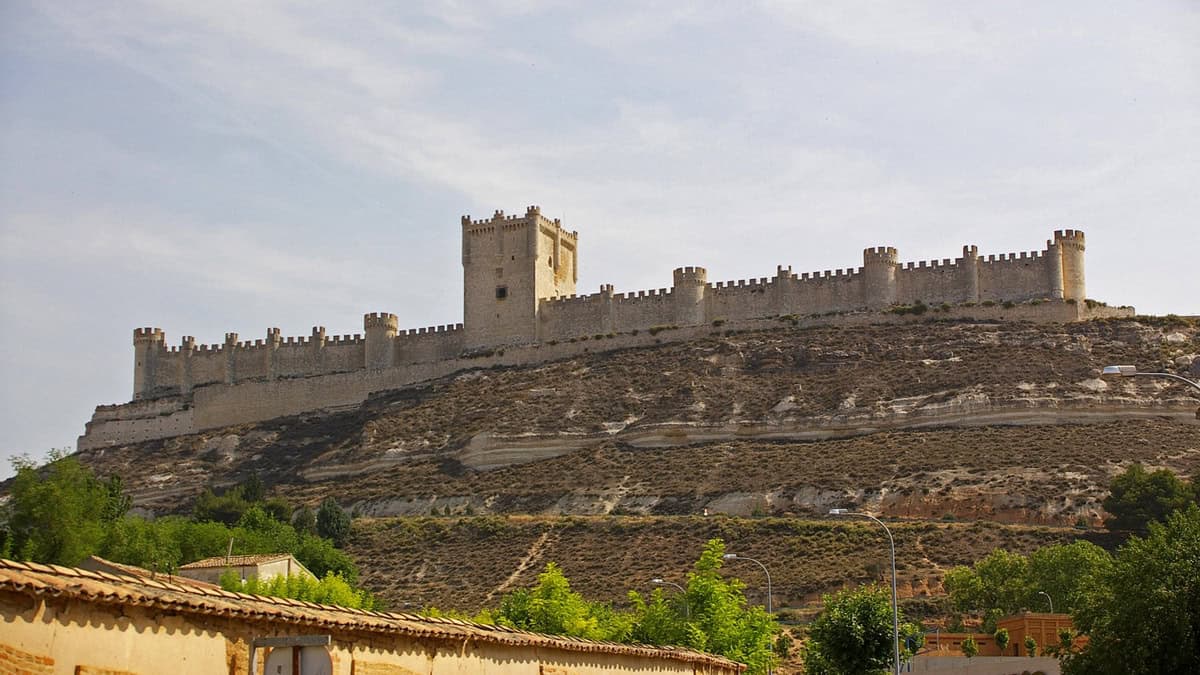 Peñafiel castle – rural tourism in spain - travel and tour world Peñafiel castle