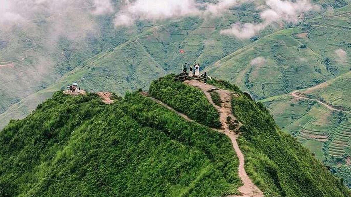 Tà xùa mountain tourism and landscape conservation in vietnam - travel and tour world Ridge visitors